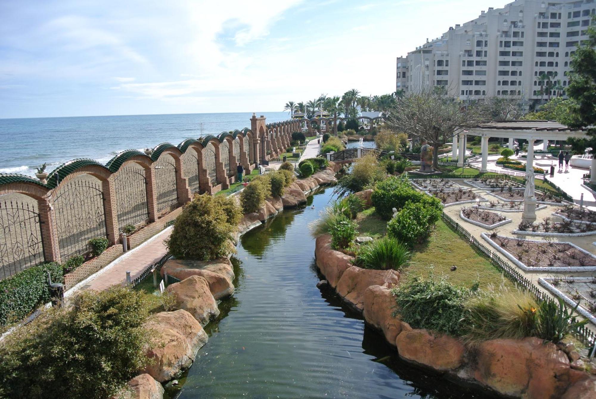 Apartamentos Danesp-Playa De Les Amplaries Marina Dor- Frontales Al Mar 奥罗佩萨德尔马 外观 照片
