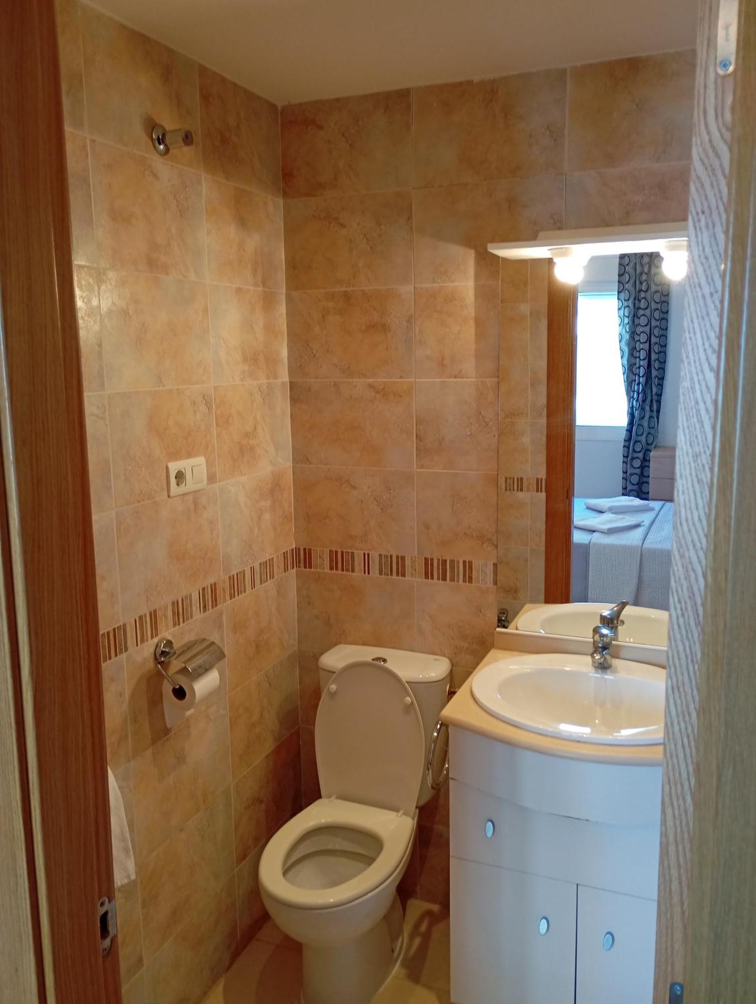 Apartamentos Danesp-Playa De Les Amplaries Marina Dor- Frontales Al Mar 奥罗佩萨德尔马 外观 照片